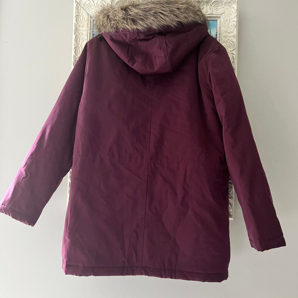 Basics Women’s Winter Coat hood Sz Large maroon Sherpa zip button pockets